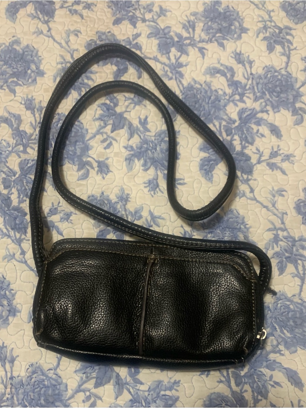 Source Unknown Black Leather Crossbody Bag